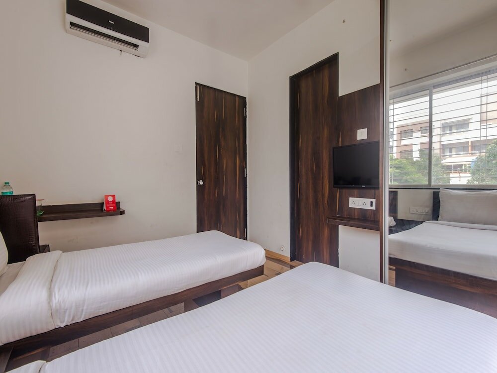 Фото Oyo 9738 Hotel House Khas Suites