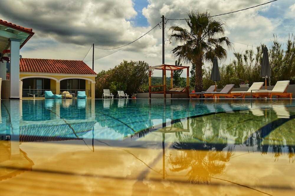 Фото SunRose Beach Aparthotel