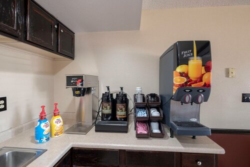 Гостиница Red Roof Inn and Suites Bossier City в Бошьер Сити