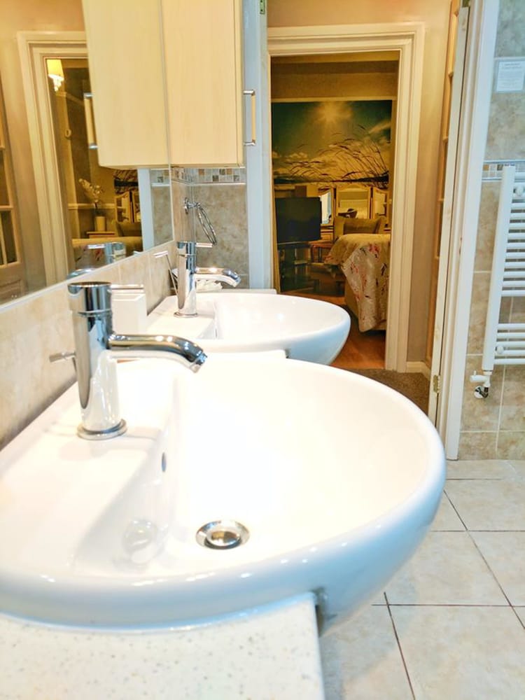 Фото Glendevon House Hotel