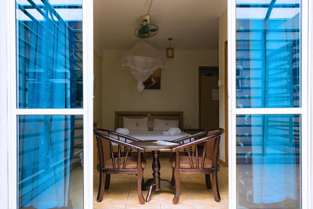 Фото Aponye Hotel