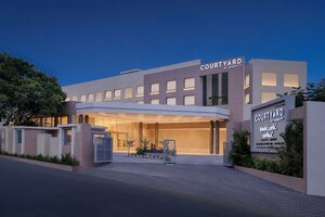 отель Courtyard by Marriott Tiruchirappalli