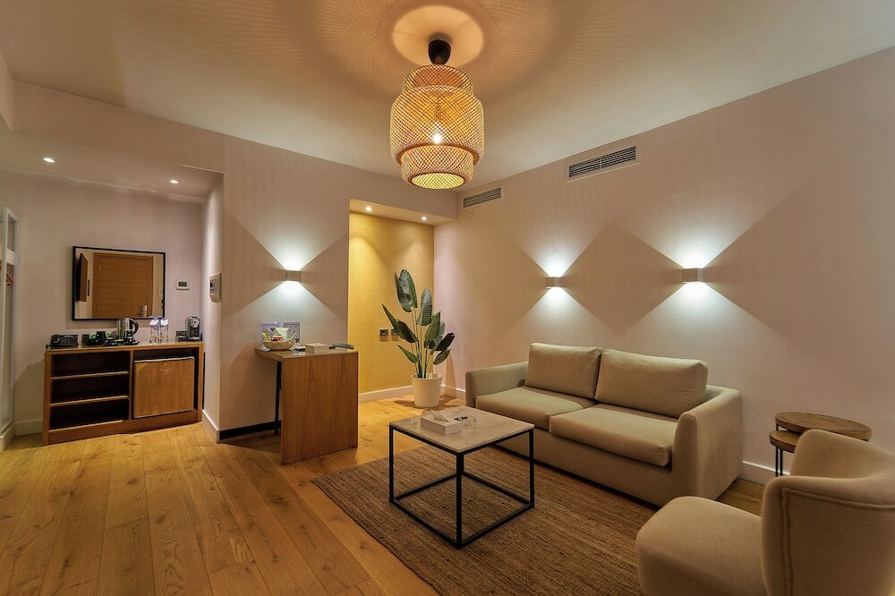 Фото New President Hotel