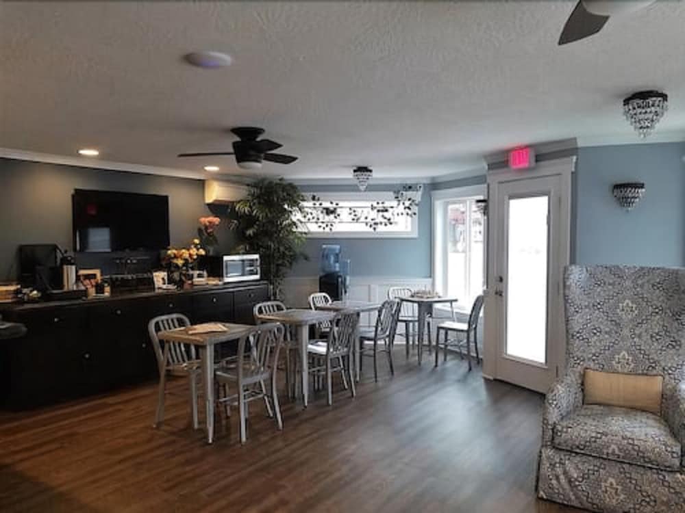 Фото The Waldport Inn