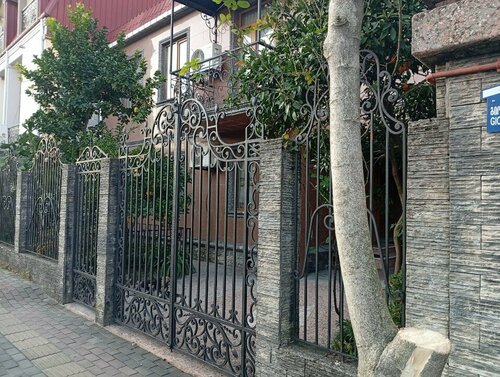 Гостиница Four Seasons Guest House в Батуми