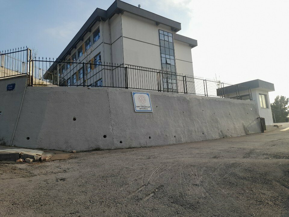 School Ismet Yorgancilar Middle School, Izmir, photo