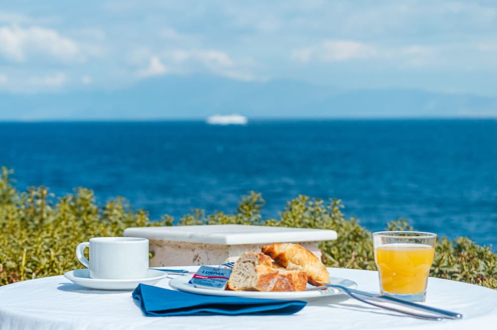 Фото Mistral Apartments Aegina