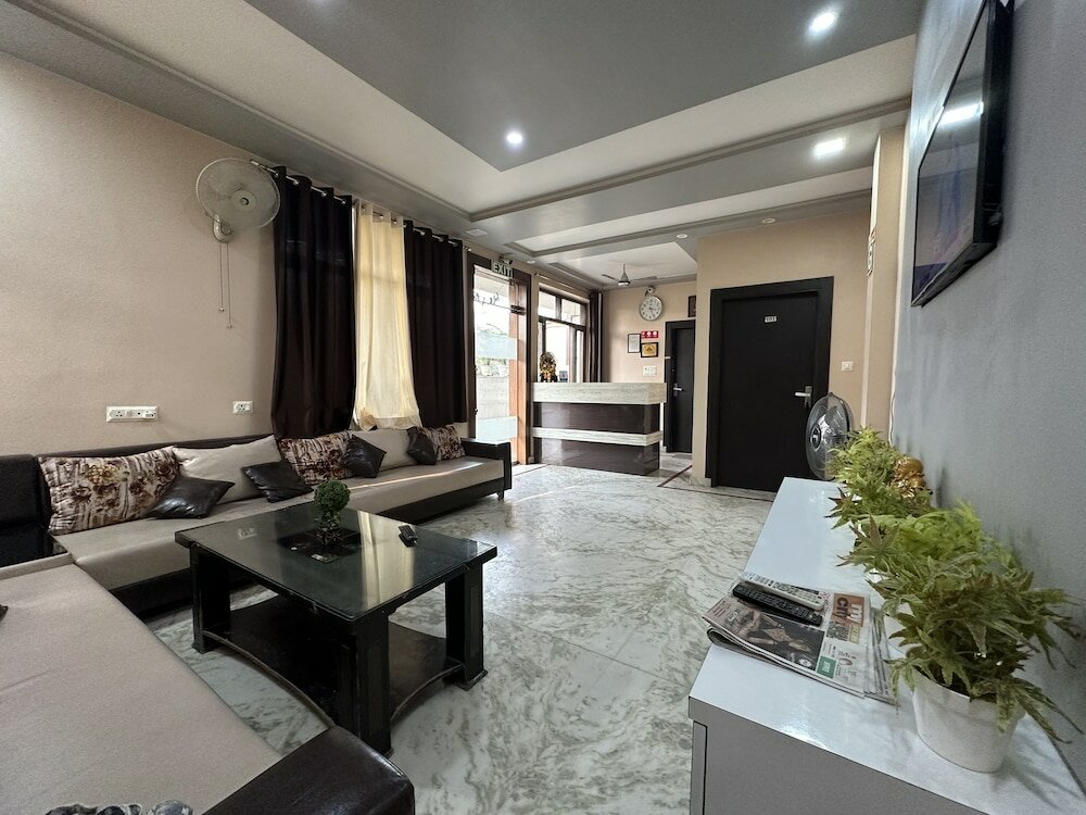 Фото Hotel Aaradhya Residency