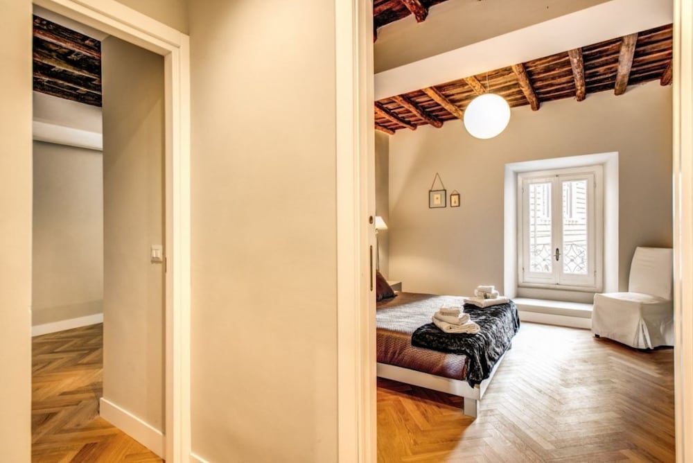 Фото Trevi Fountain Superior 3 bdr apartment