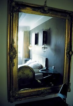 Гостиница Hotel Mademoiselle в Антибе