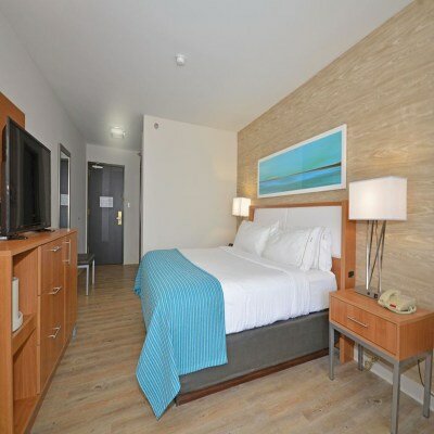 Фото Holiday Inn Express & Suites Farmington, an Ihg Hotel