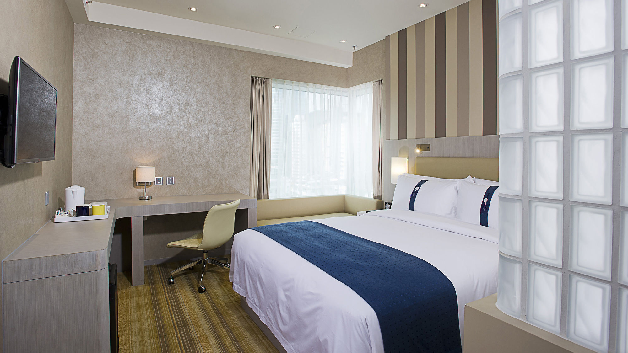 Фото Holiday Inn Express Hong Kong Mongkok