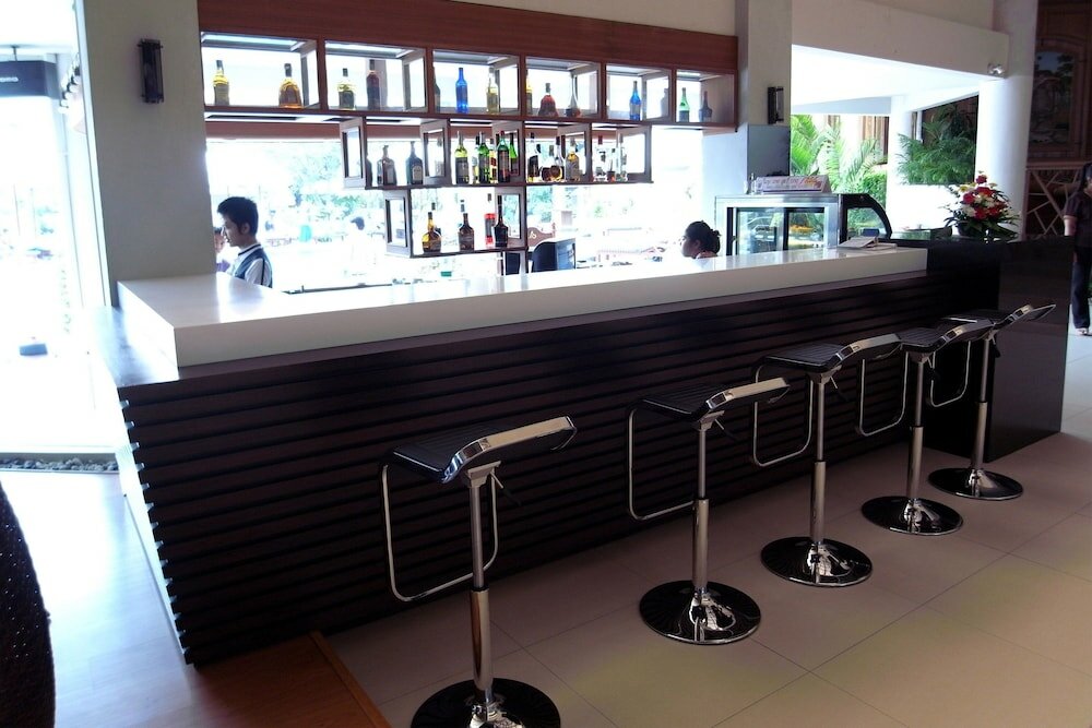 Фото The Cha-am Methavalai Hotel