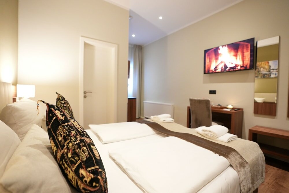 Фото Hotel Attaché