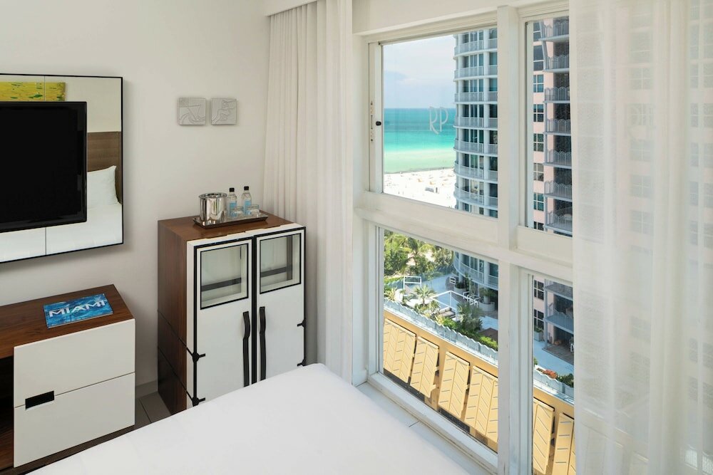 Фото Royal Palm South Beach Miami, a Tribute Portfolio Resort