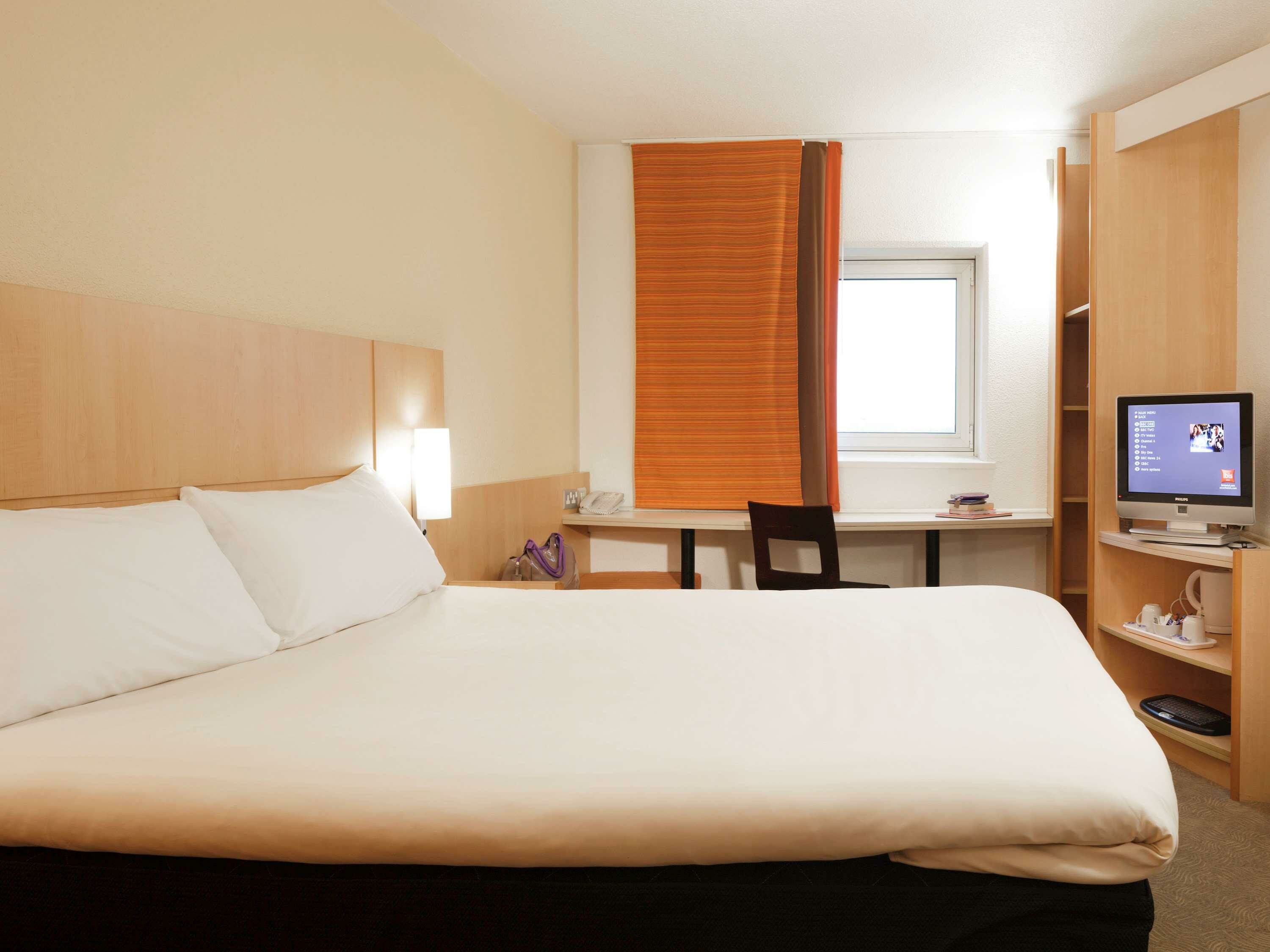 Фото Ibis Cardiff