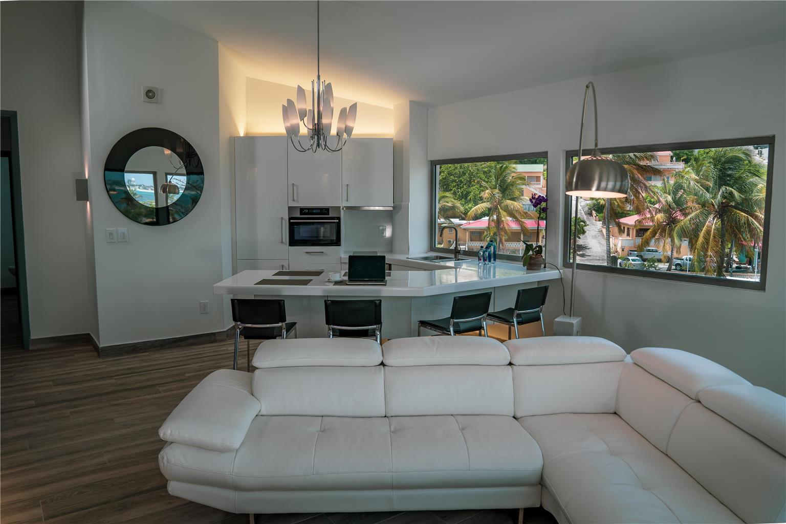 Фото Commodore Suites