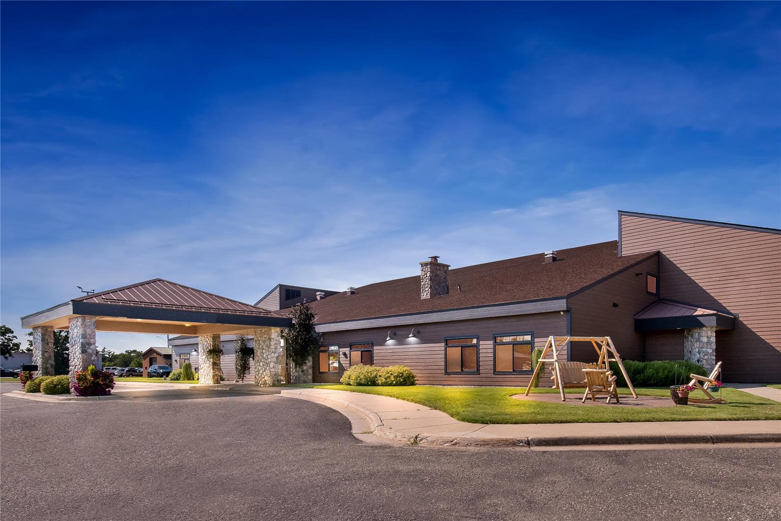 Фото Heartland Inn & Suites, SureStay Collection by Best Western