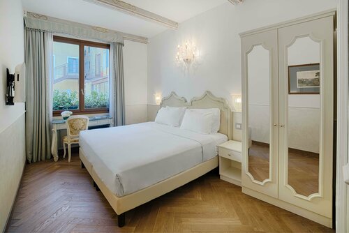 Гостиница Nh Venezia Santa Lucia в Венеции