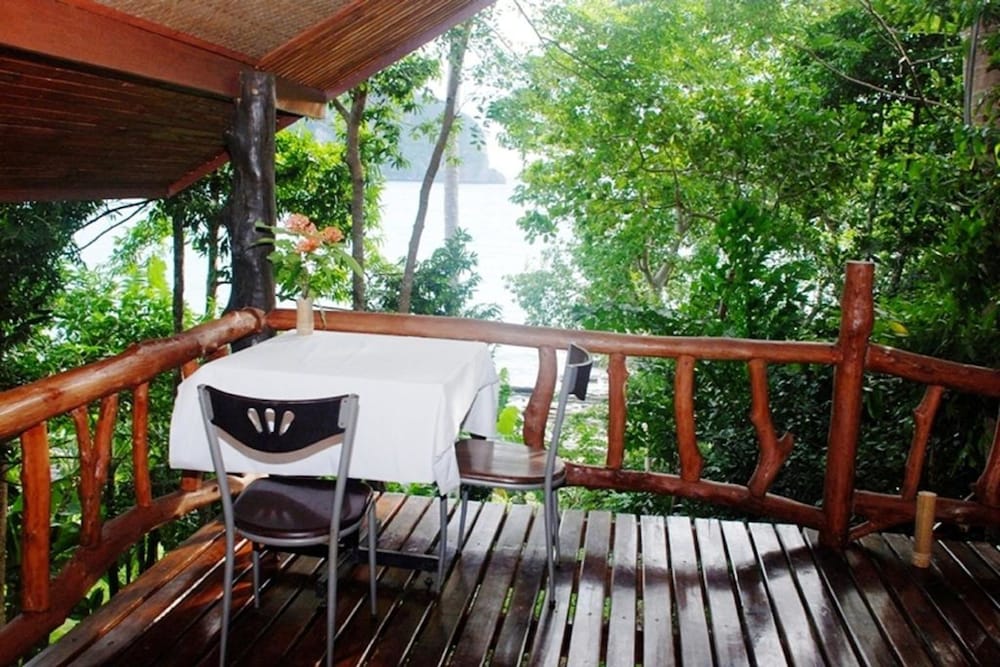 Фото Phi Phi Sunset Bay Resort