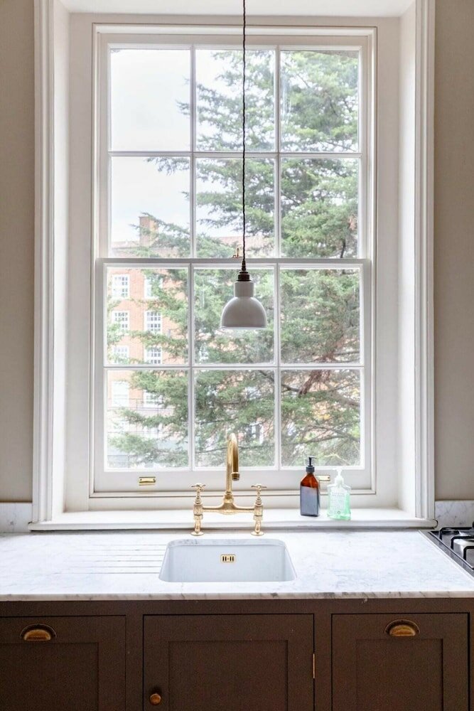 Фото Spacious & Elegant 2bd Victorian Flat - Islington!