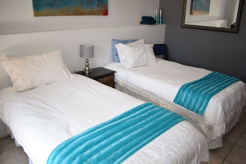 Фото Oppi Hoek Guesthouse