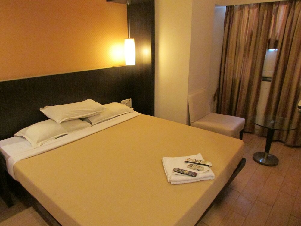 Фото Hotel Mourya Residency