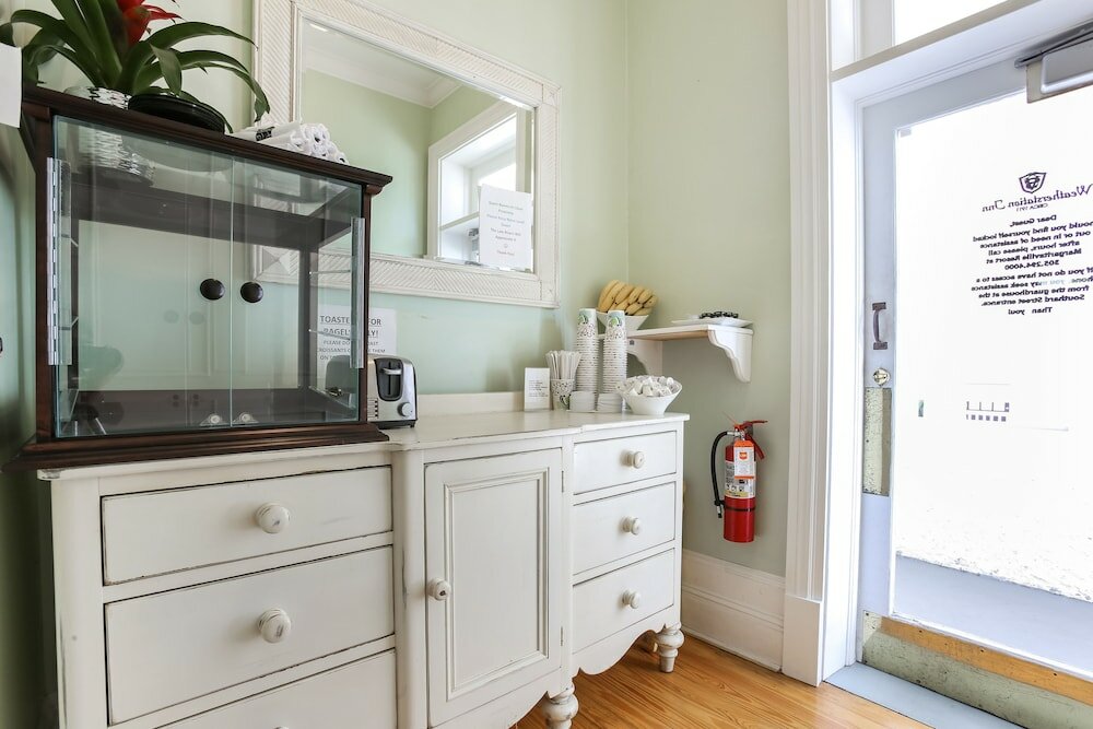 Фото Weatherstation Inn