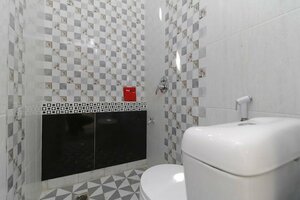 Гостиница RedDoorz Plus near Rs Royal Prima