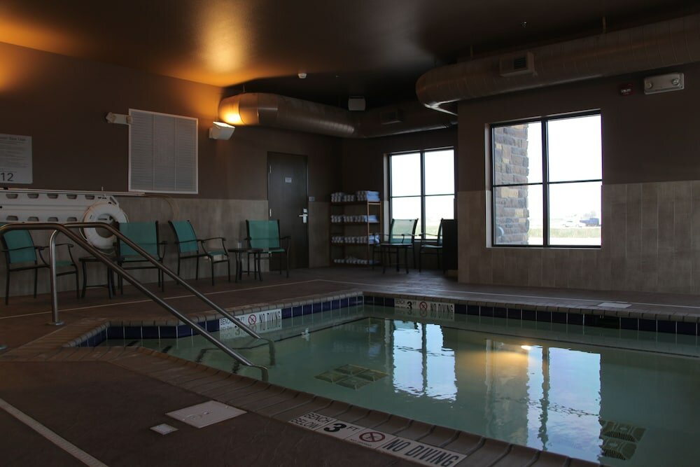 Фото Teddy's Residential Suites Watford City
