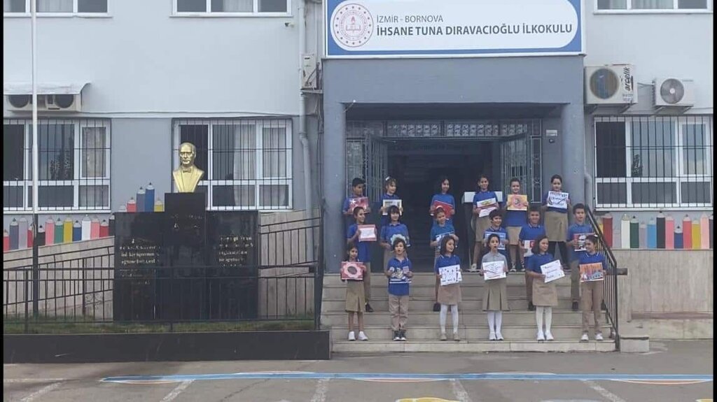 Primary school Ihsane Tuna Diravacioglu Primary School, Izmir, photo