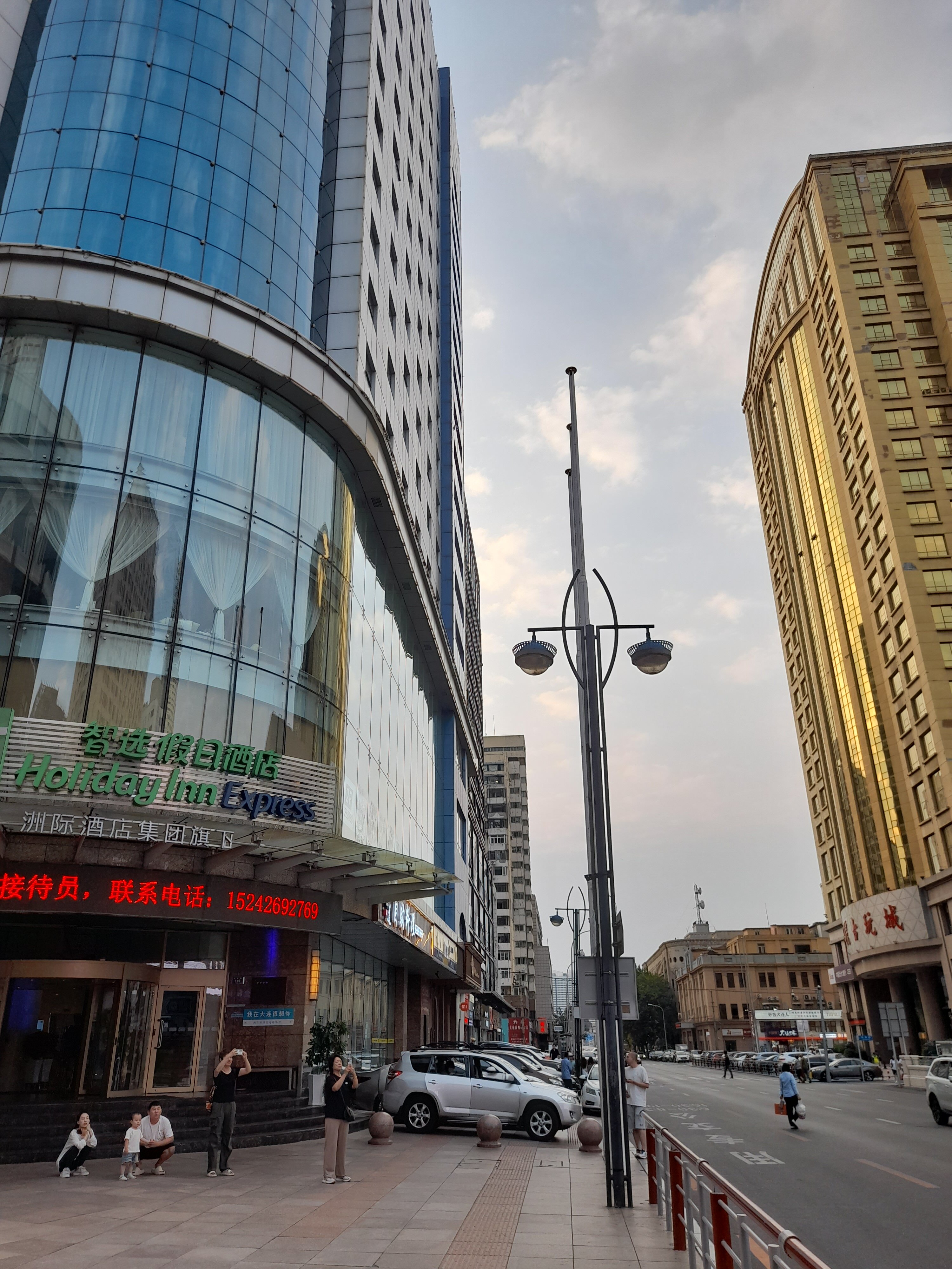 Фото Holiday Inn Express Dalian City Center