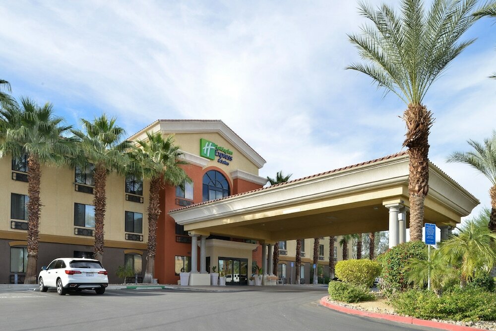 Фото Hampton Inn & Suites Cathedral City