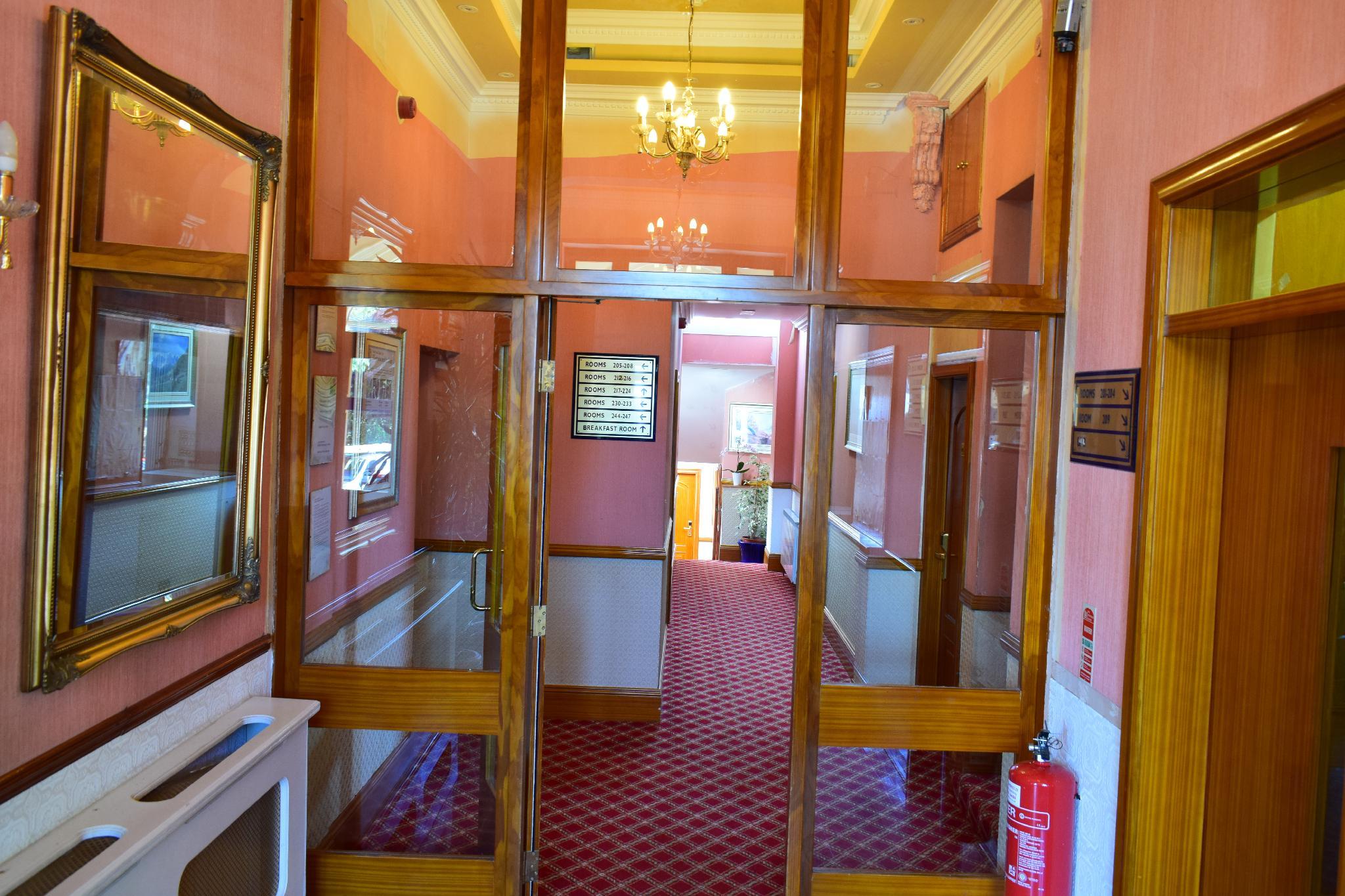 Фото Leigham Court Hotel