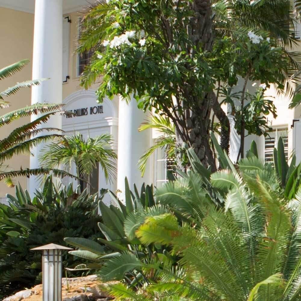 Фото The Pillars Hotel & Club