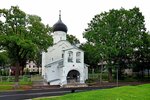 Храм святого великомученика Георгия Победоносца со Взвоза (Георгиевская ул., 1), православный храм в Пскове