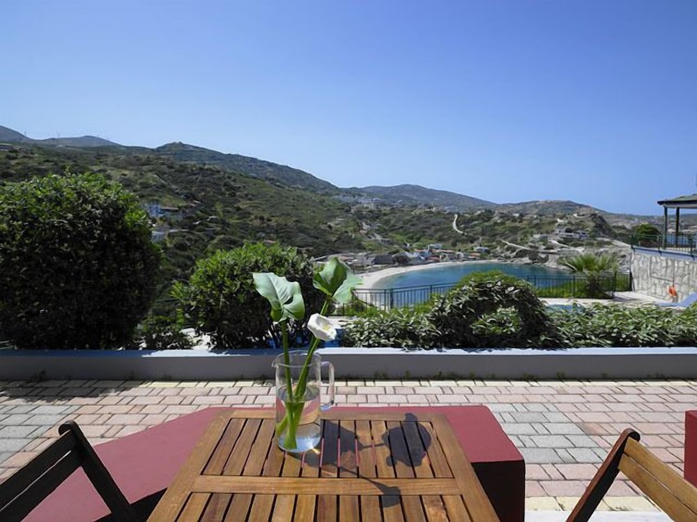 Фото Erivolos Hotel Apartments