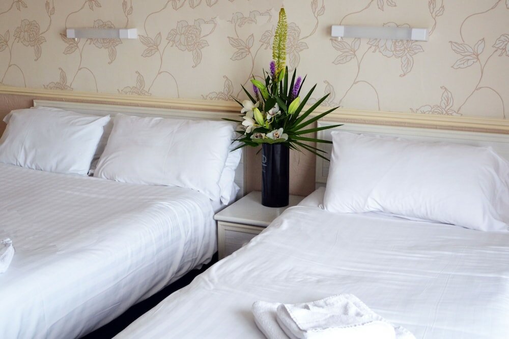 Фото Lyndene Hotel