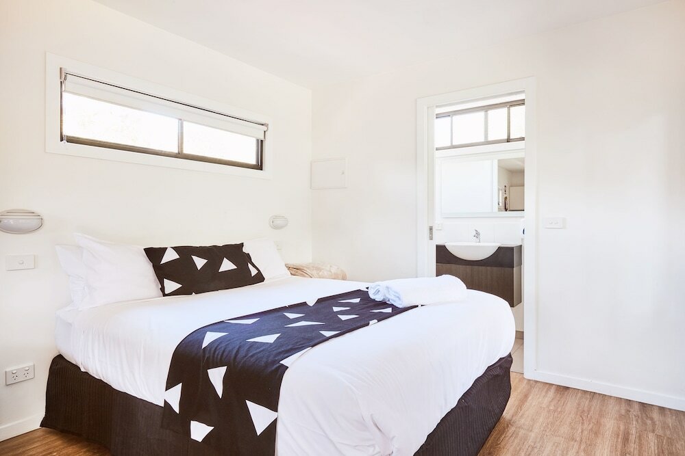 Фото Lorne Foreshore Caravan Park