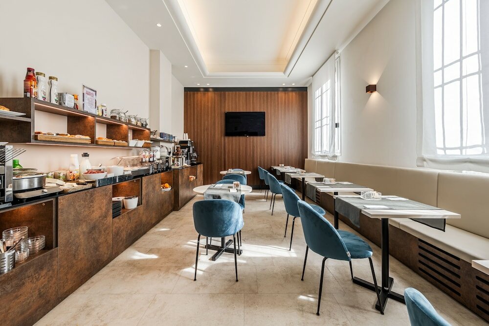 Фото Astoria Deluxe Rooms