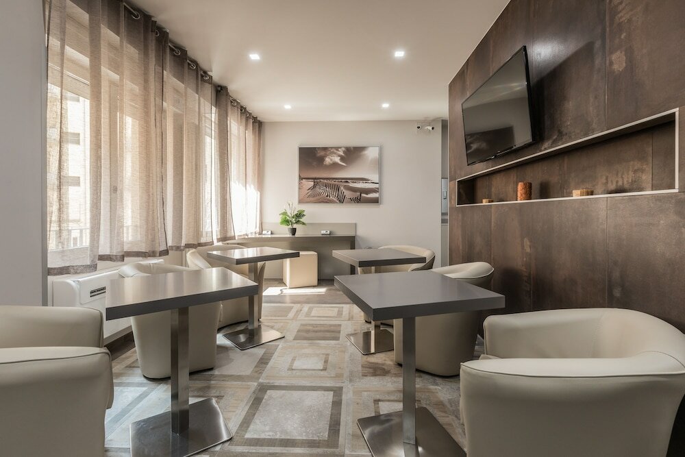 Фото Astoria Deluxe Rooms