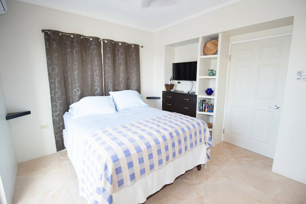 Фото The Bailey's New Kingston Suites