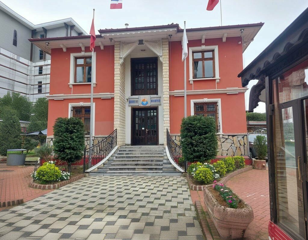 Administration Surmene Belediyesi, Surmene, photo