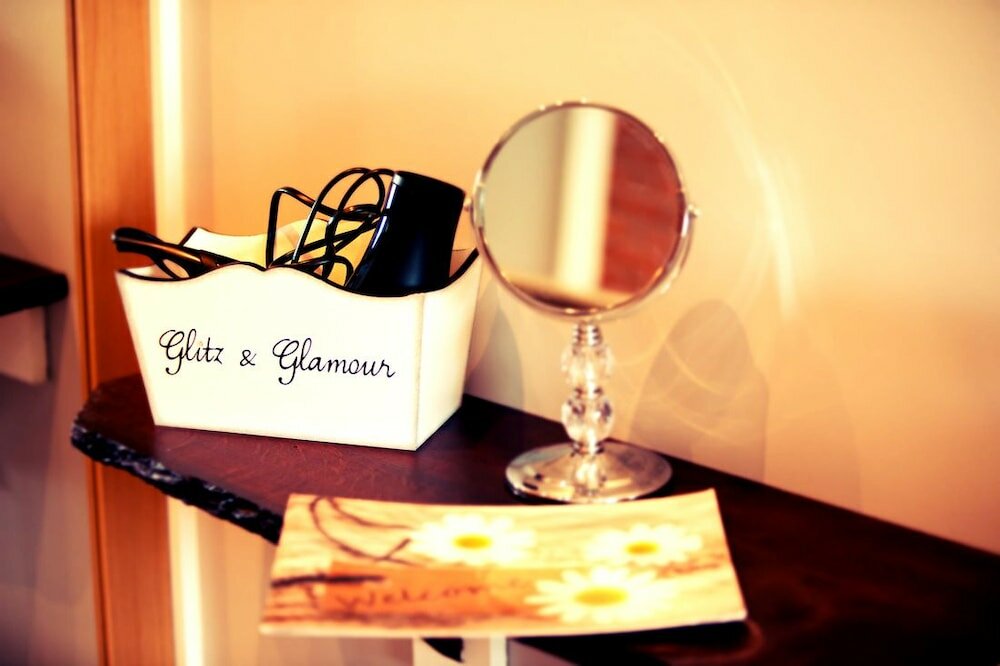 Фото The Lawns Hotel