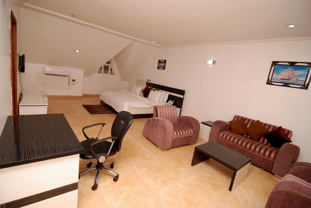 Фото The Grosvenor Suite