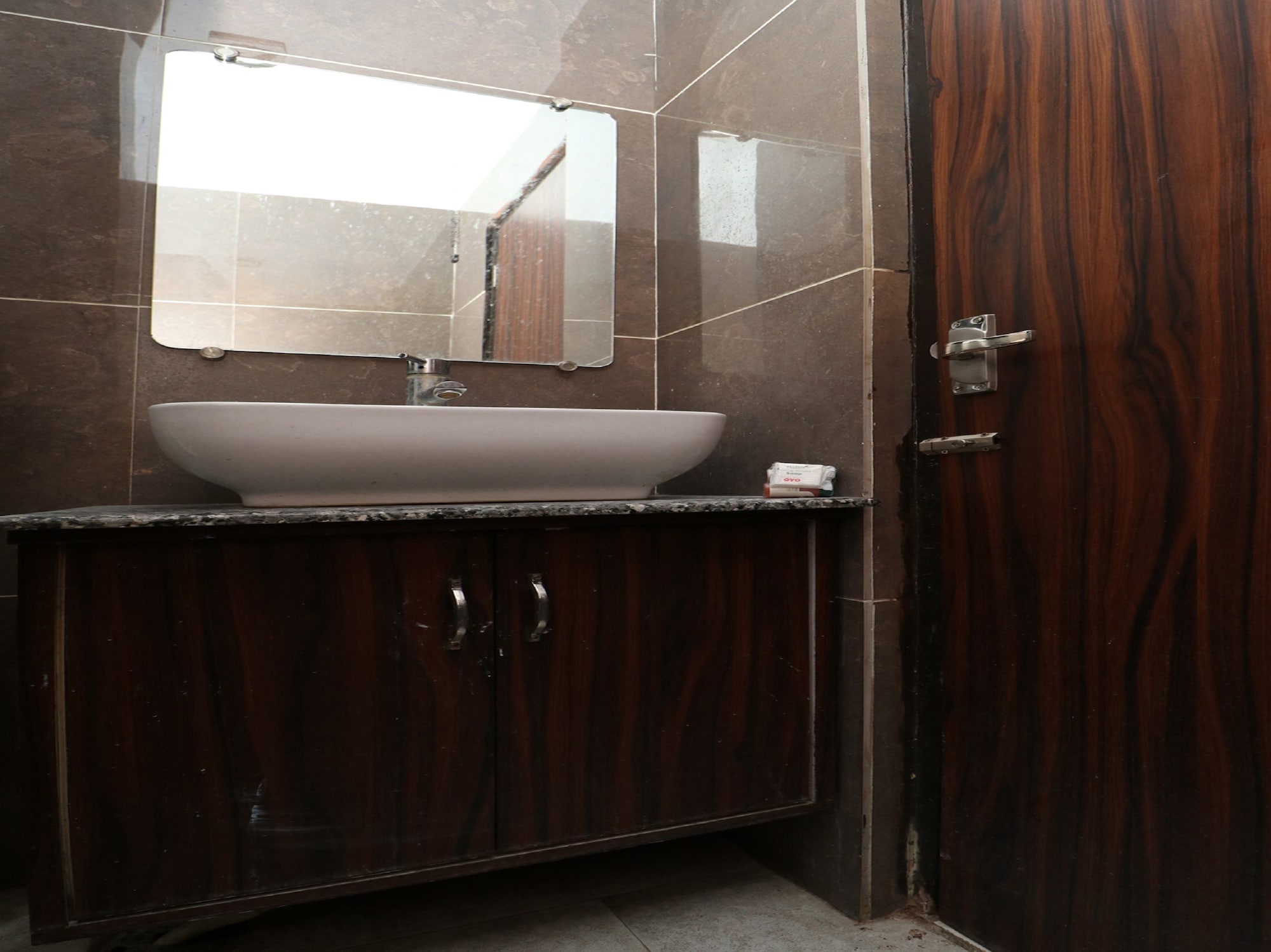 Фото Oyo 28646 Hotel Golden Heart