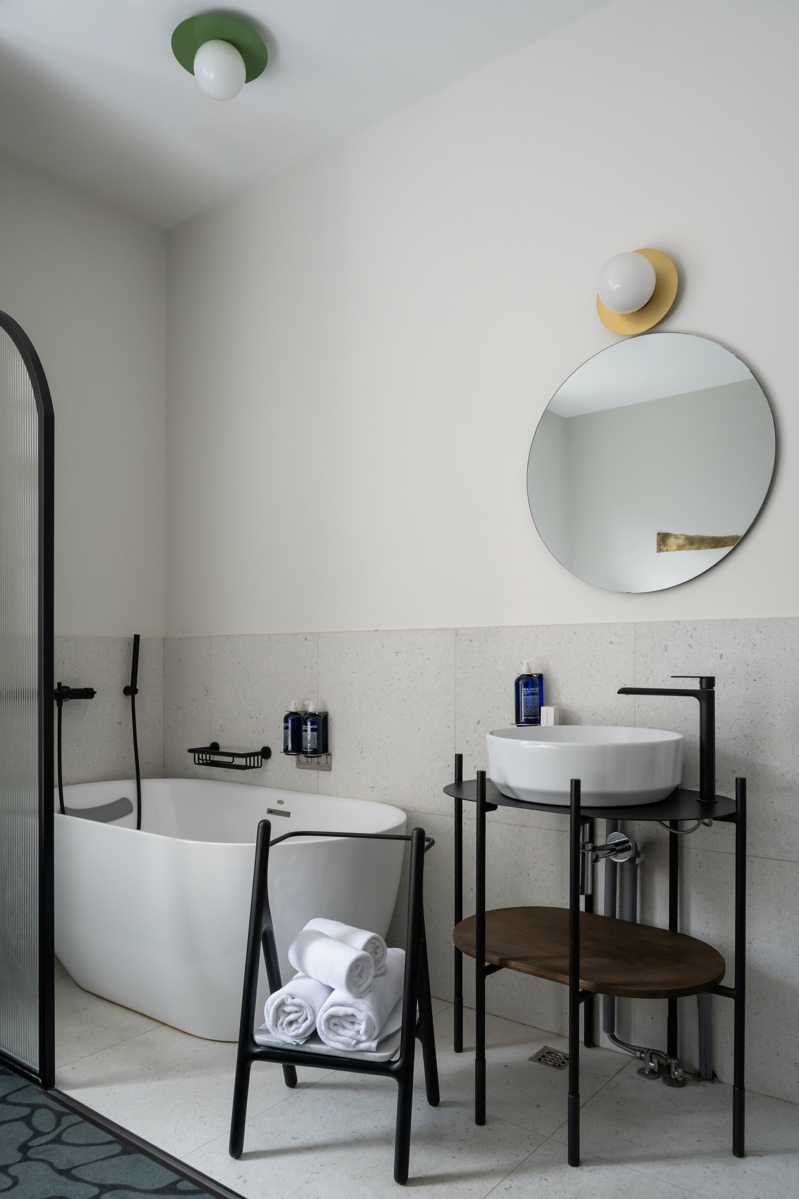 Фото Pavilion Hotel & Social Club