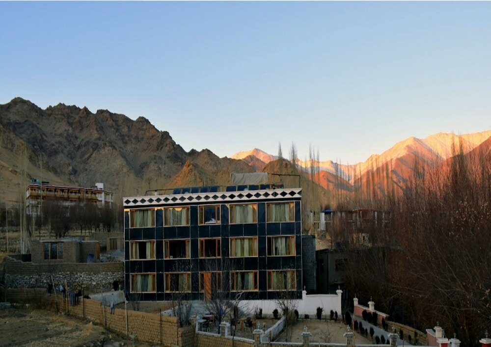 Фото отеля 2