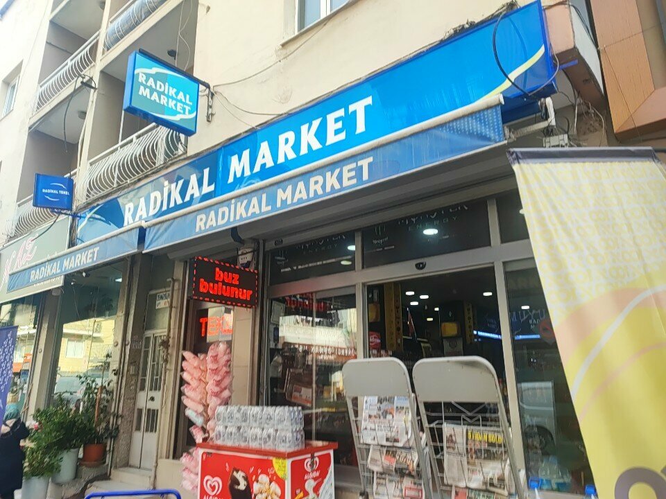 Alcoholic beverages Radikal Market, Izmir, photo