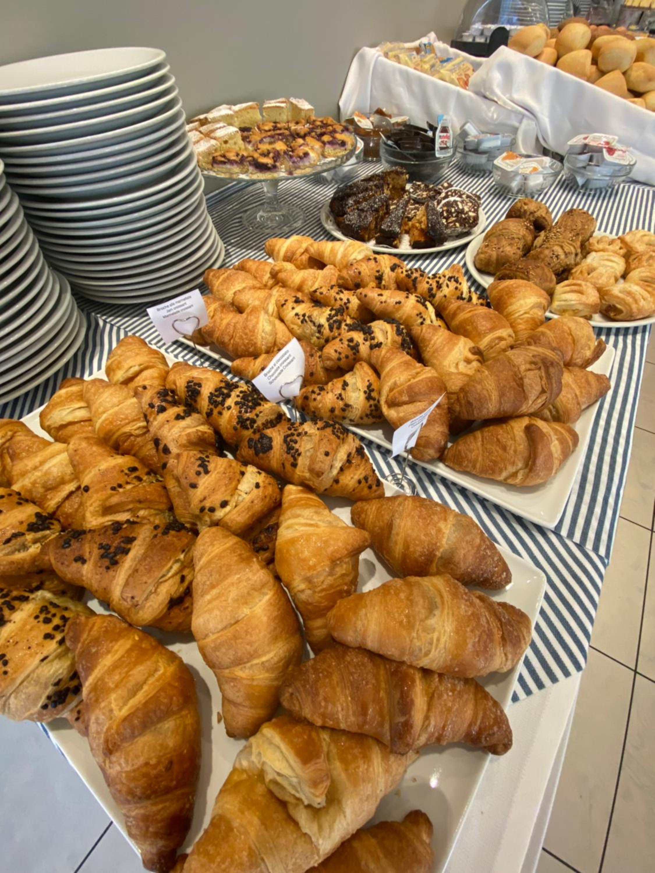 Фото Petit Hotel